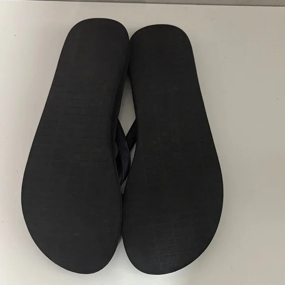 Sanuk Black Flip Flops - Picture 7 of 7